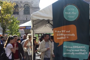 Visitors had the opportunity of trying delicious samples from various vendors at the Fest - Photo by Hanna Klein