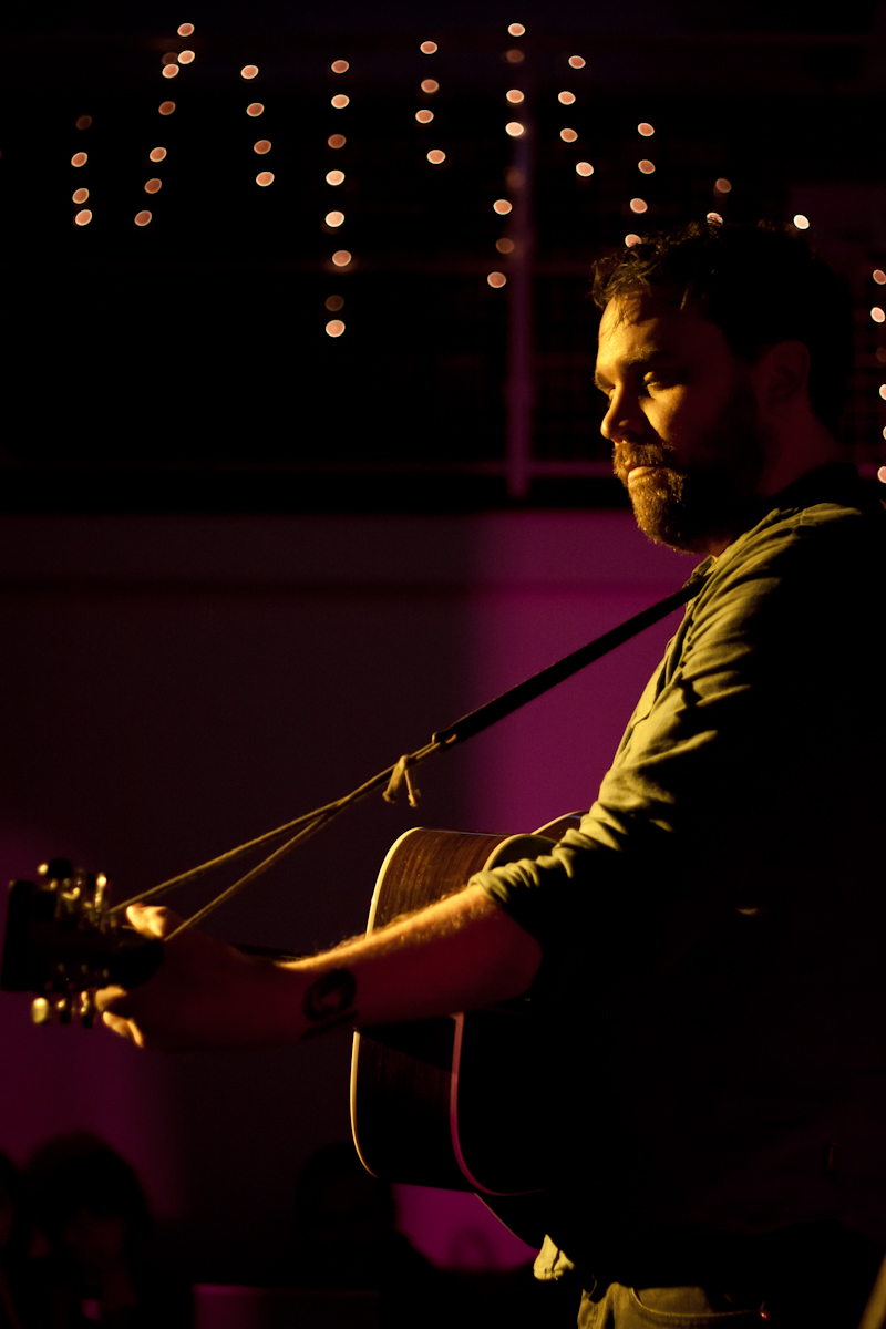 Scott Hutchison of Frightened Rabbit performing | photo courtesy of photopin user kDamo via Flickr Creative Commons