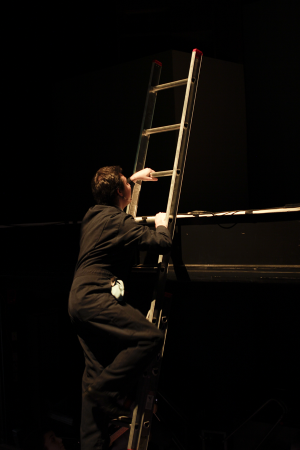 Joe Reed climbs out of the Tsai pit as J. Pierrepont Finch. | Photo by Katy Meyer.