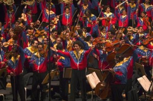 Gustavo Dudamel performs in a tracksuit with the Simon Bolivar Youth Orchestra| courtesy wikicommons via VALE TV 